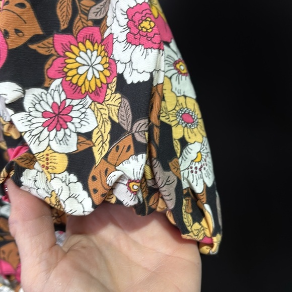 Forever 21 Wrap, low-cut V-neck,puff sleeves, tie waist,floral,linen blend - Picture 6 of 12